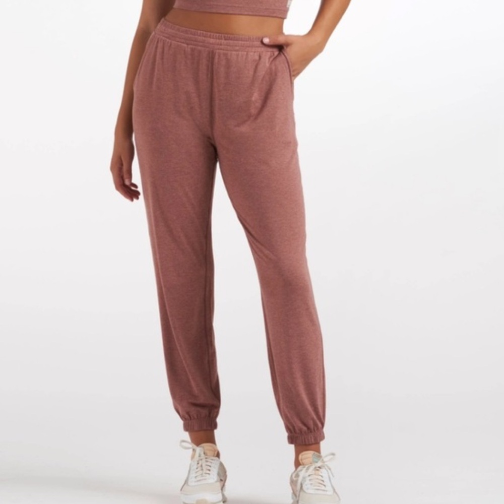 Vuori Women's boyfriend joggers